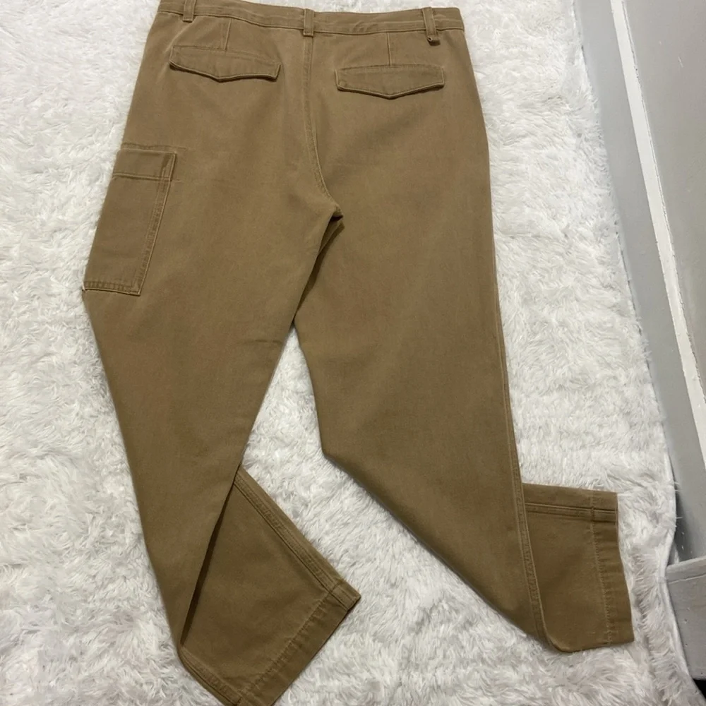 COS color tan